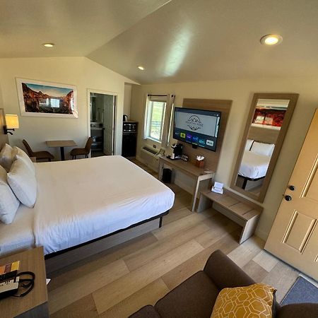 האץ' Mountain Ridge Cabins & Lodging Between Bryce And Zion National Park מראה חיצוני תמונה