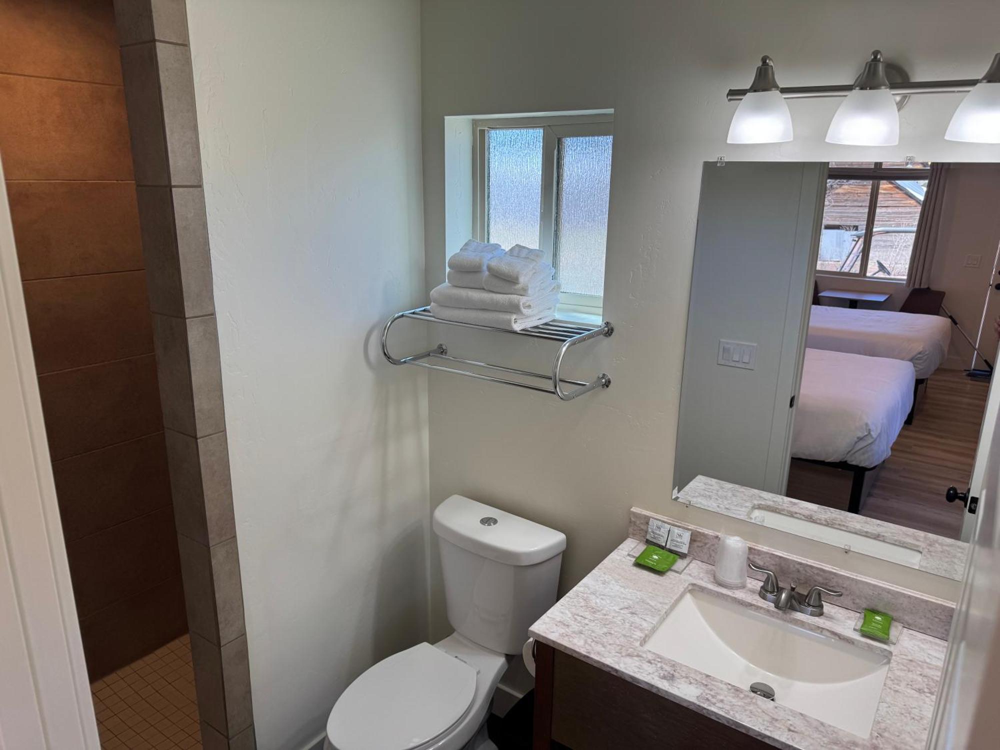 האץ' Mountain Ridge Cabins & Lodging Between Bryce And Zion National Park מראה חיצוני תמונה